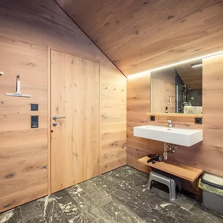 Smaragdjuwel Βίλα *